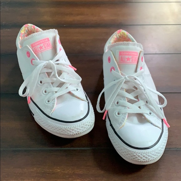 converse white pink